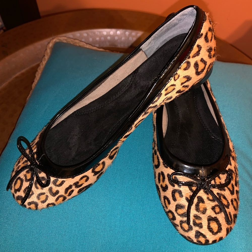 NEW Aerosoles Beautiful genuine leather animal print flats. Size 7.5M